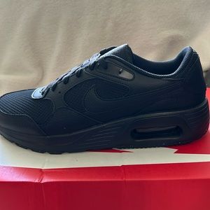 Men’s Nike sneakers